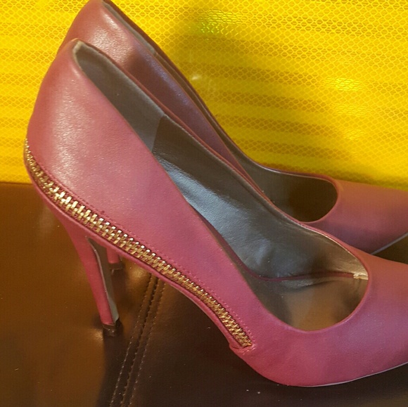 Shoes - Picture 2 of 4