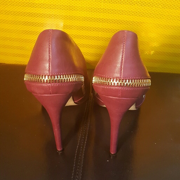 Shoes - Picture 3 of 4