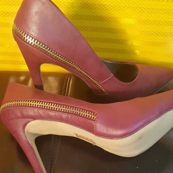 Shoes - Picture 4 of 4