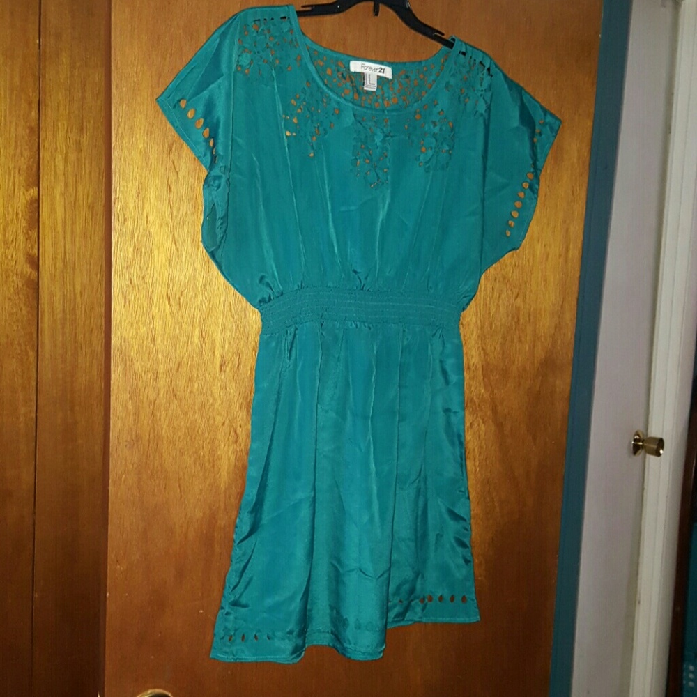 Like🆕️Forever 21 Detail Cut-out Dress