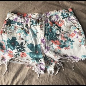 Free people floral short!