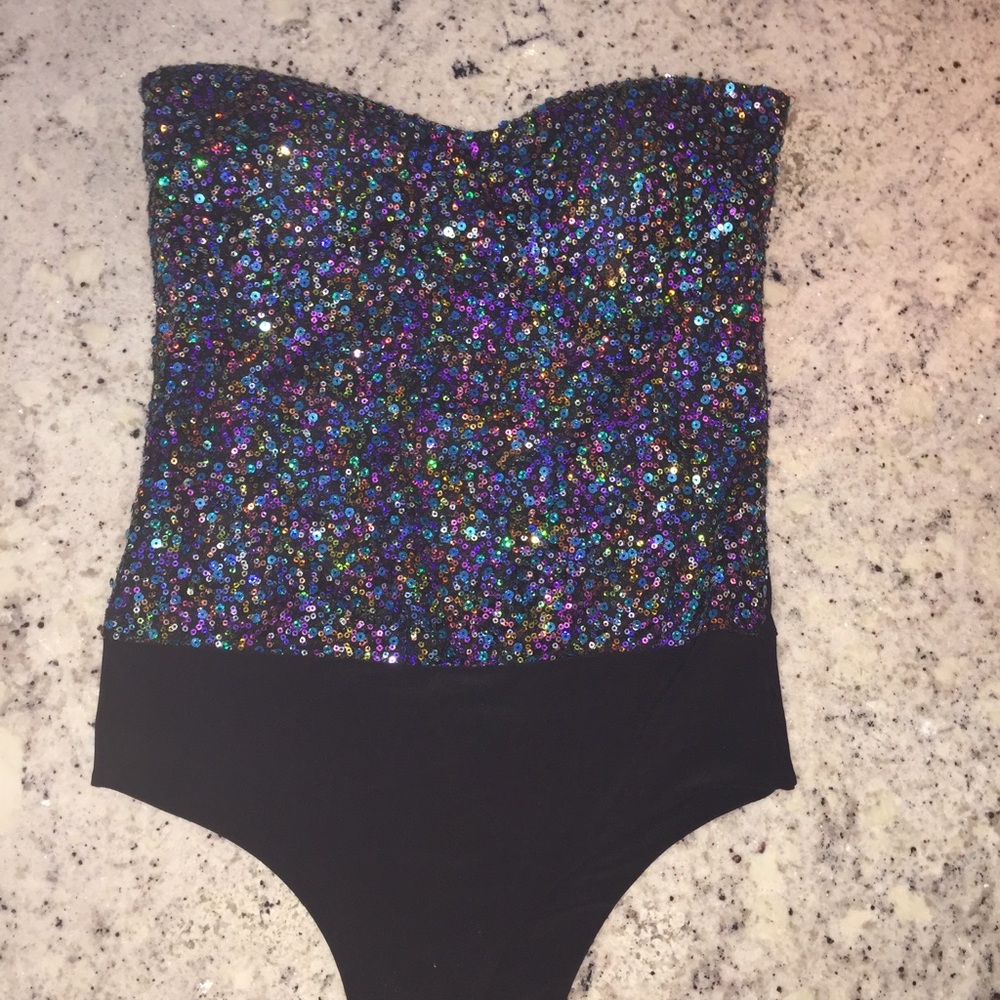 Sequence party top