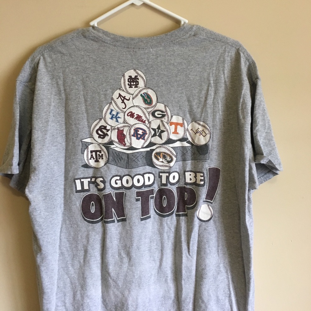 Gray tshirt