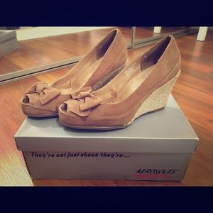 Brand new Aerosoles wedges taupe size 6 1/2 M