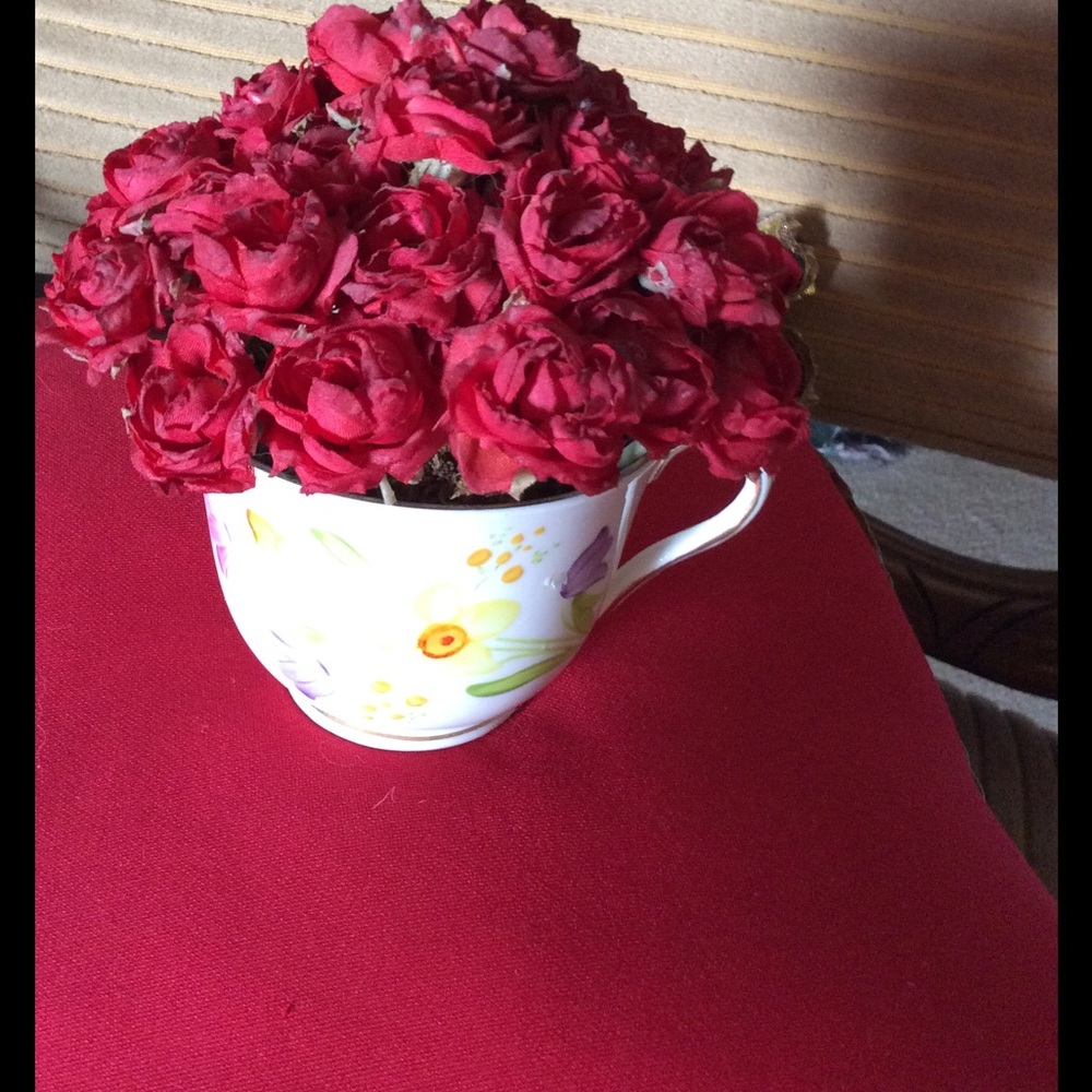 China Cup w red Roses