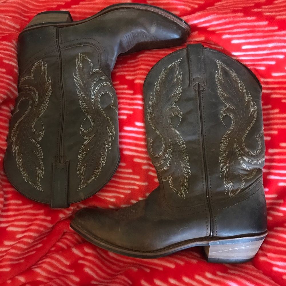 Laredo cowboy boots-Accepting any offers!!
