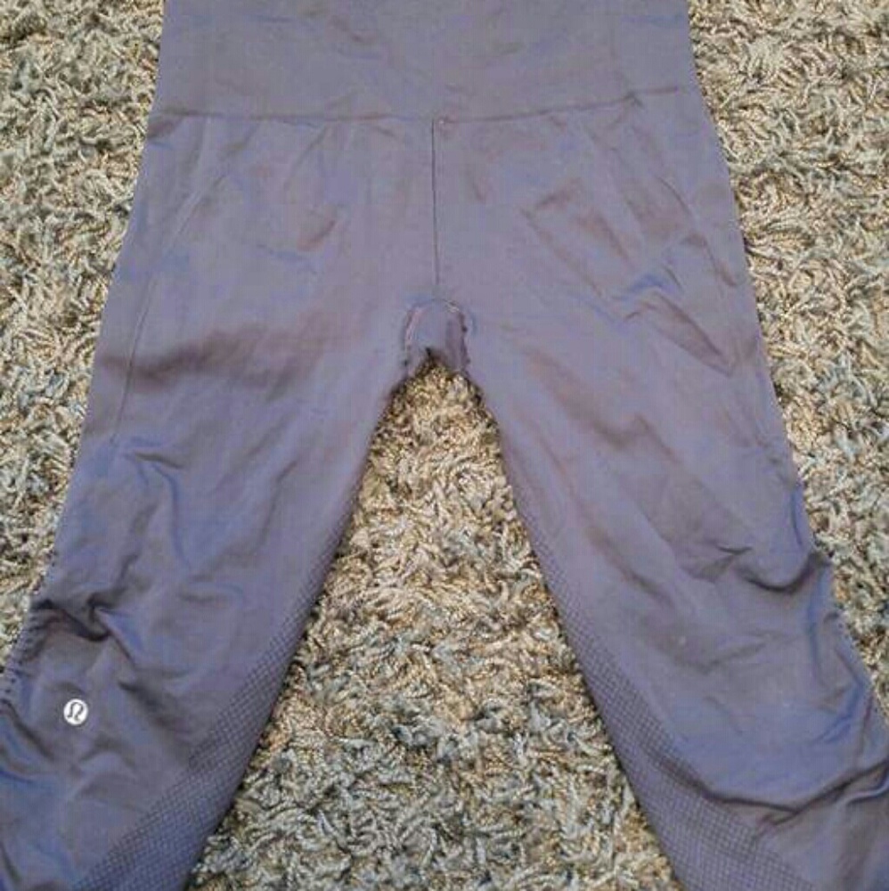 Lululemon in the flow crops