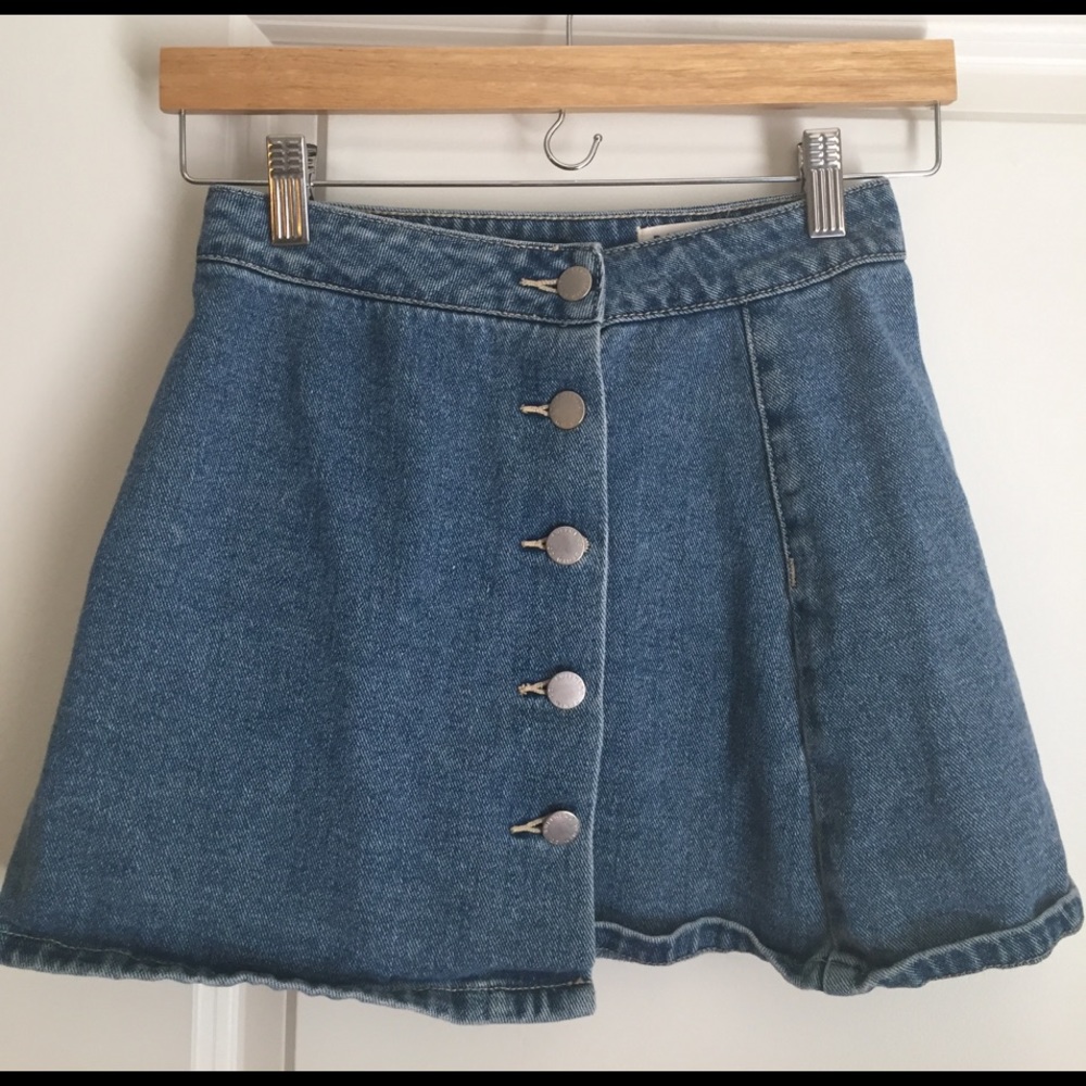 Button-up denim skirt