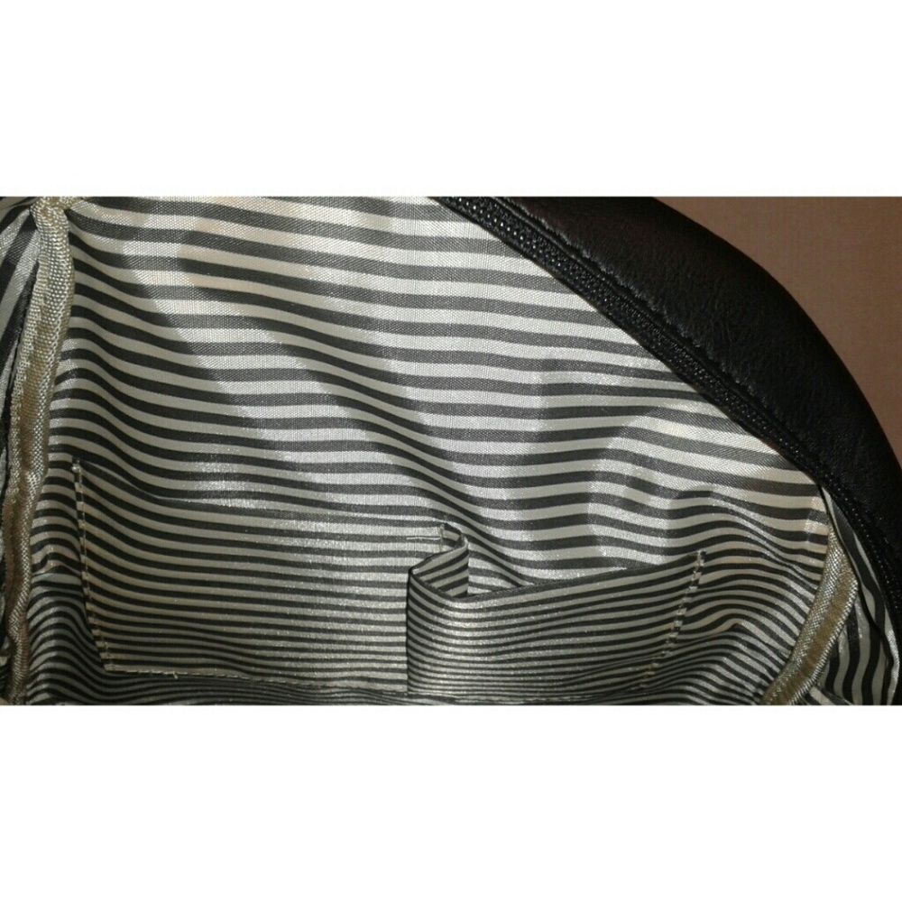 🎉Sale🎉 Vegan Leather Backpack/ Handbag - Picture 4 of 5
