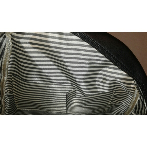 🎉Sale🎉 Vegan Leather Backpack/ Handbag - Picture 4 of 5