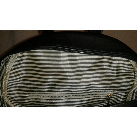 🎉Sale🎉 Vegan Leather Backpack/ Handbag - Picture 5 of 5