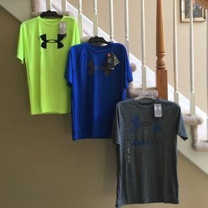 Boys youth XL NWT under armour t-shirts !!