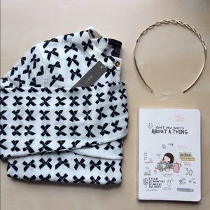 Charming J Crew bow pattern cardi👒