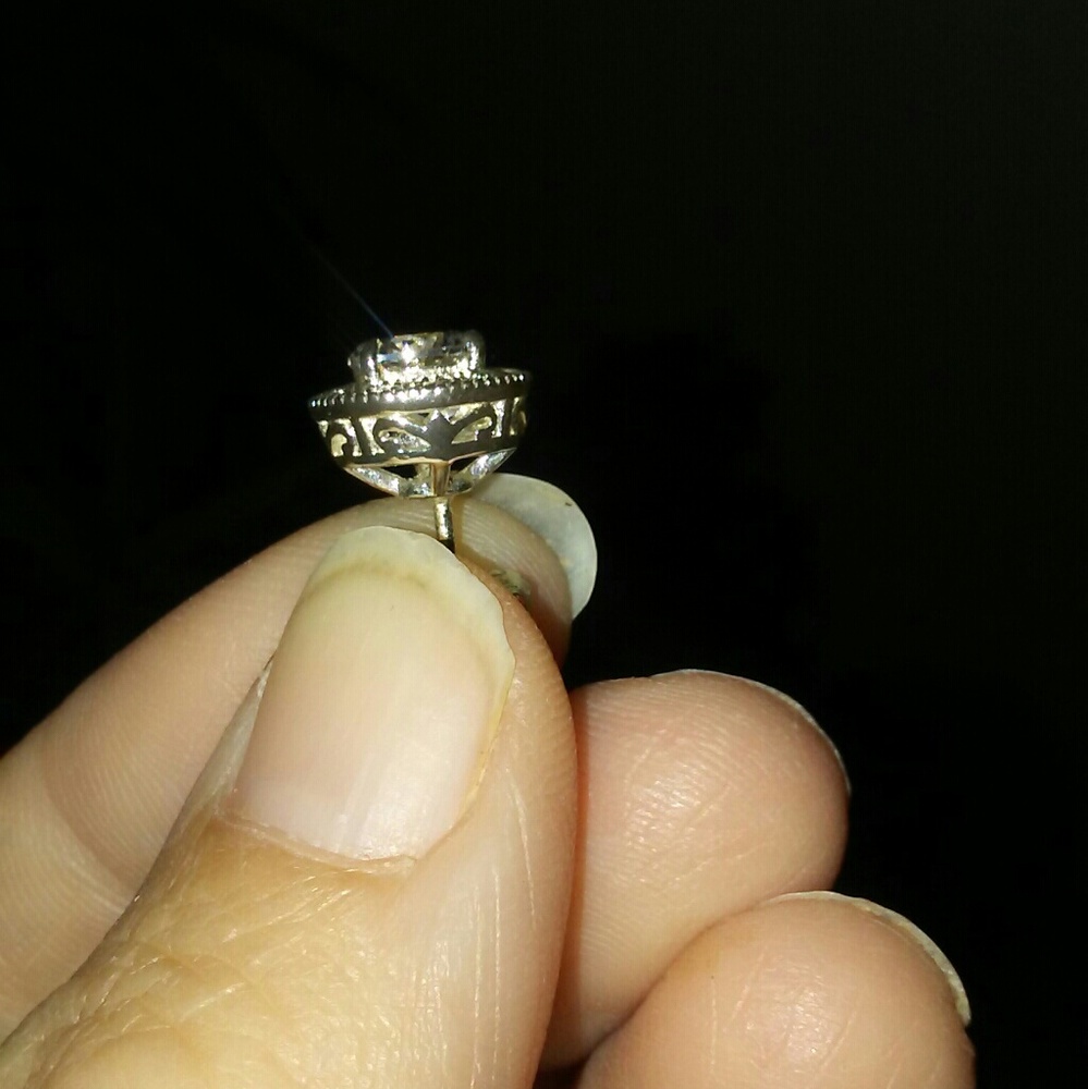 Stud earrings - Picture 2 of 2