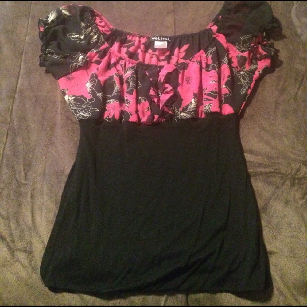 Wet Seal flowered top size small