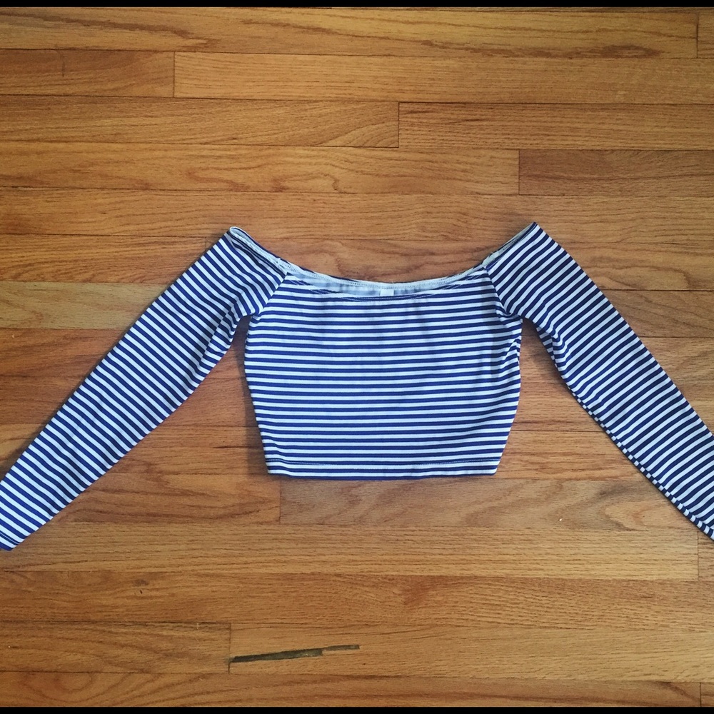Long sleeve off-shoulder navy striped crop too
