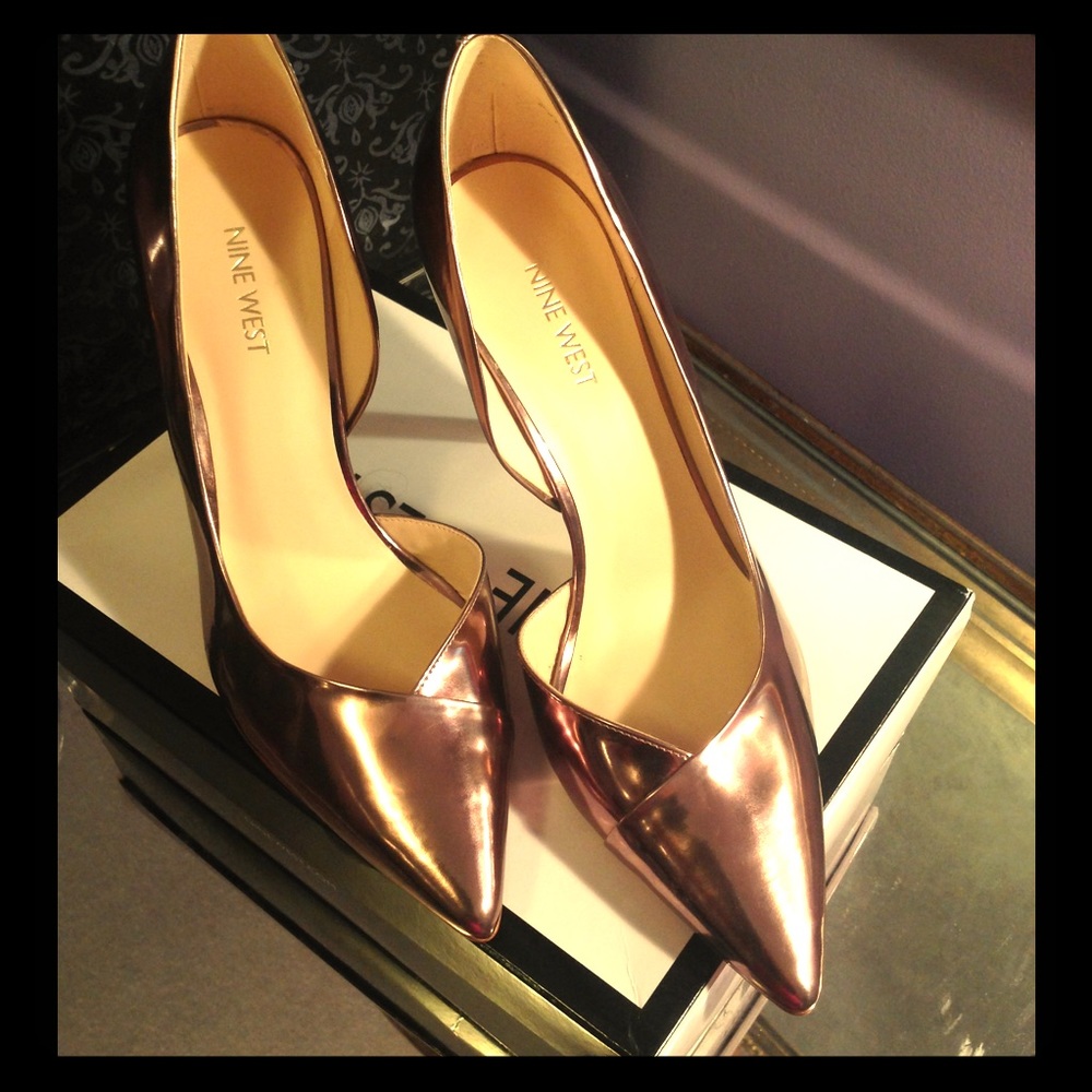 Gorgeous bronze pumps! Never worn!