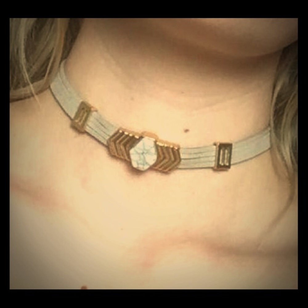 ❌SOLD ON MERC❌Grey and gold stone choker