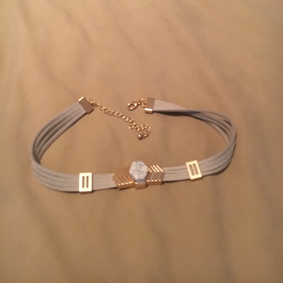 ❌SOLD ON MERC❌Grey and gold stone choker - Picture 2 of 2