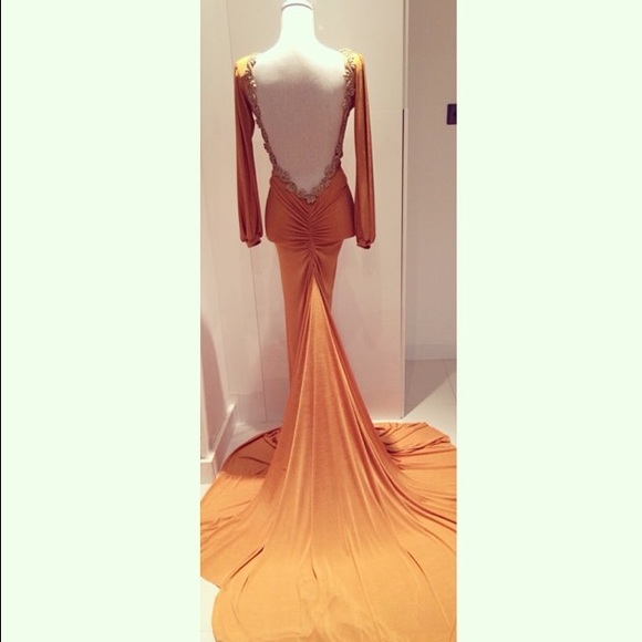 Backless long sleeve custom made dress - Picture 2 of 8