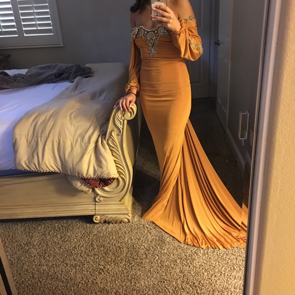 Backless long sleeve custom made dress - Picture 4 of 8