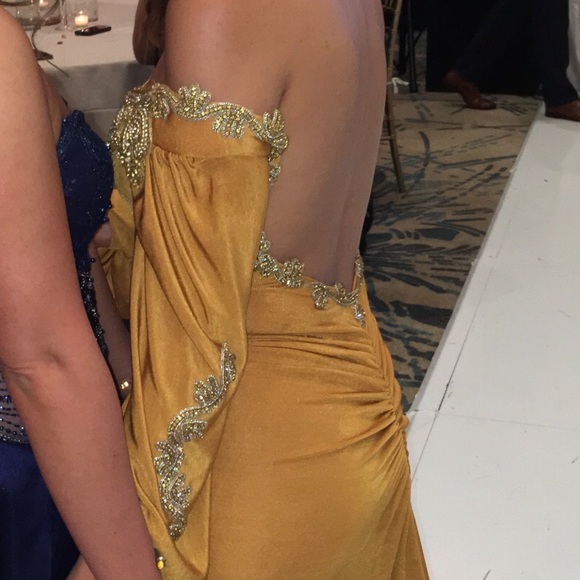 Backless long sleeve custom made dress - Picture 6 of 8