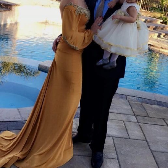 Backless long sleeve custom made dress - Picture 7 of 8