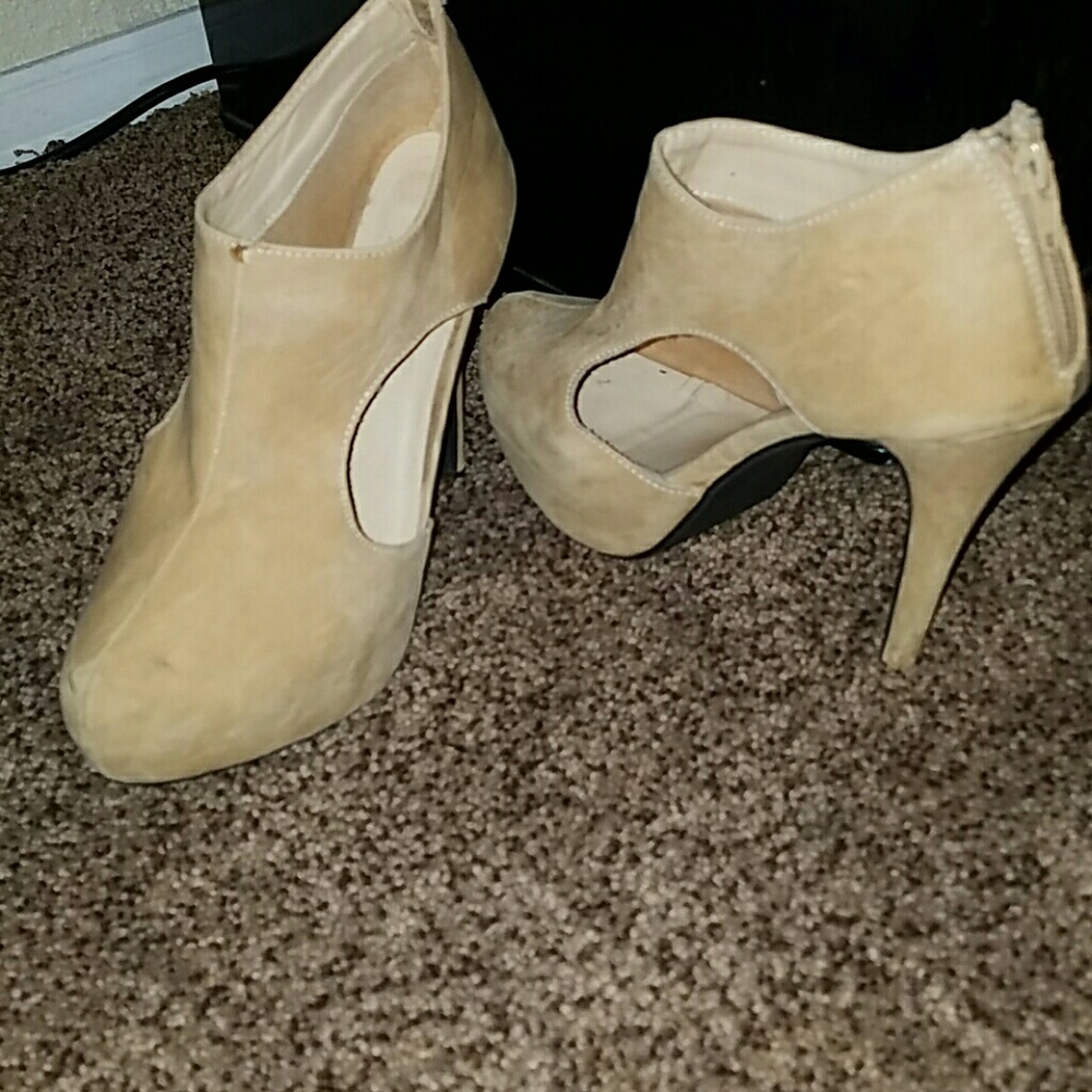 heels - Picture 2 of 2