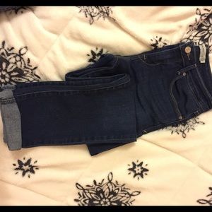 Like new Levi's capris! 👖🙌🏼