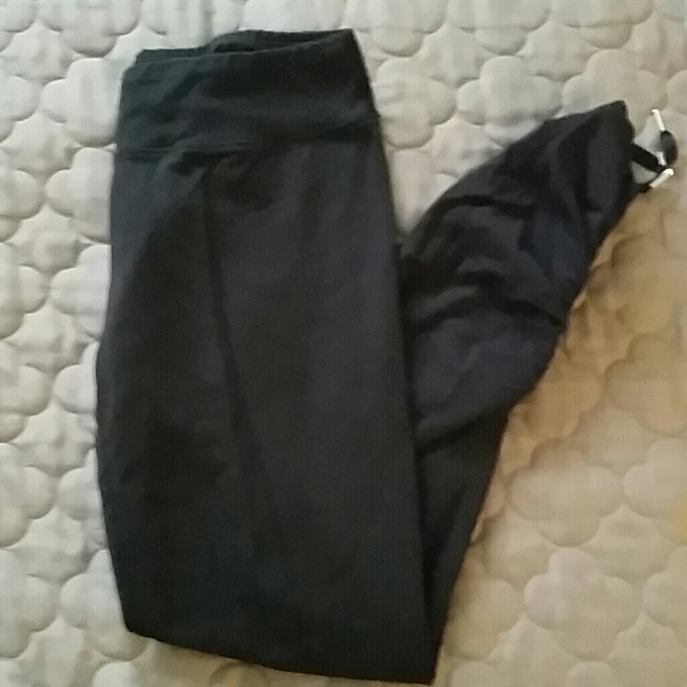 Lucy Capris