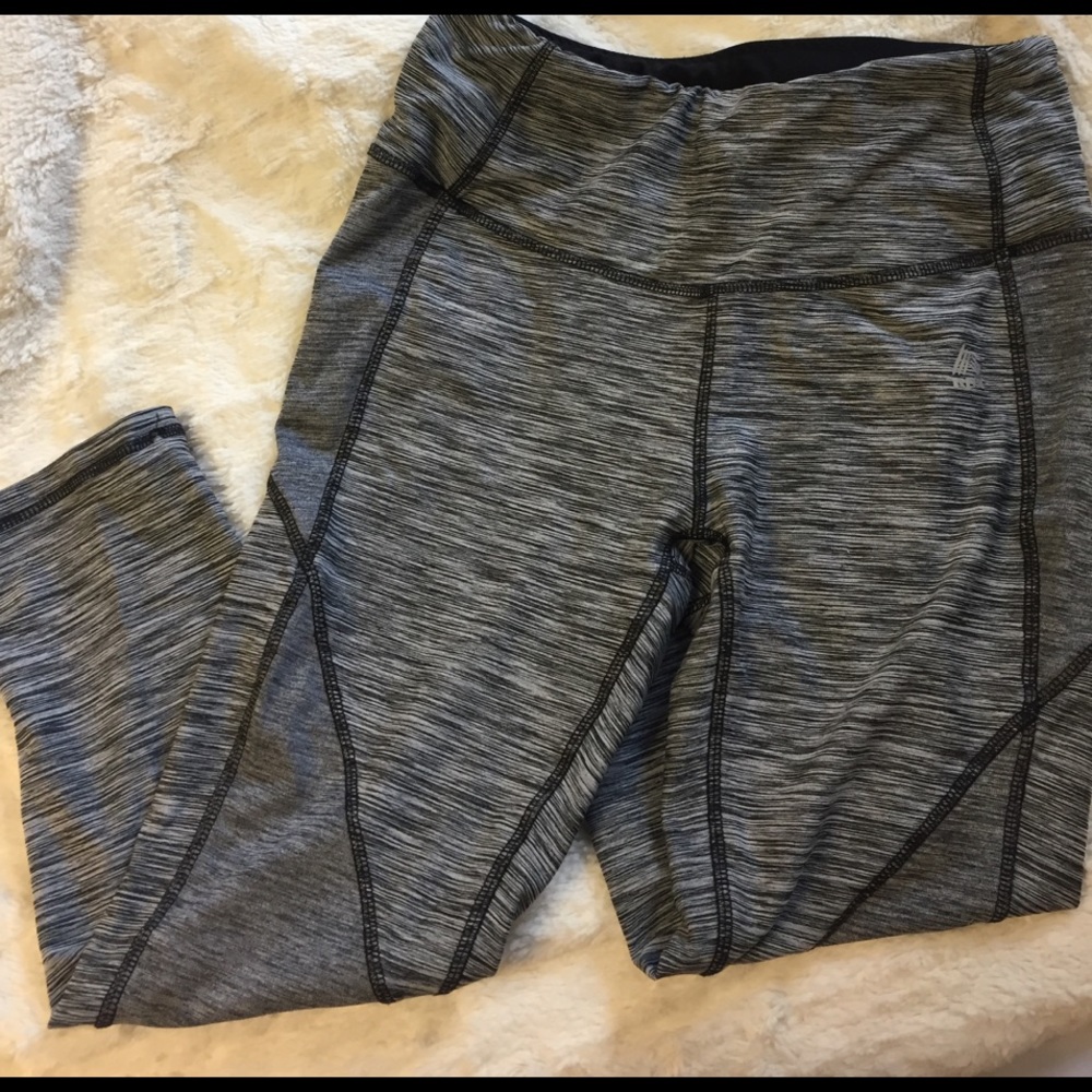 Grey patterned workout Capri leggings
