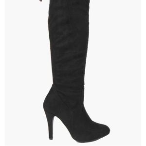 Stretch over knee pointed boots