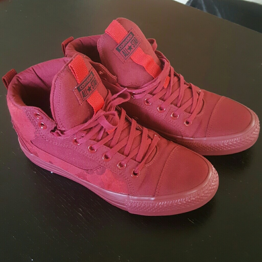 Converse burgundy/red sneakers