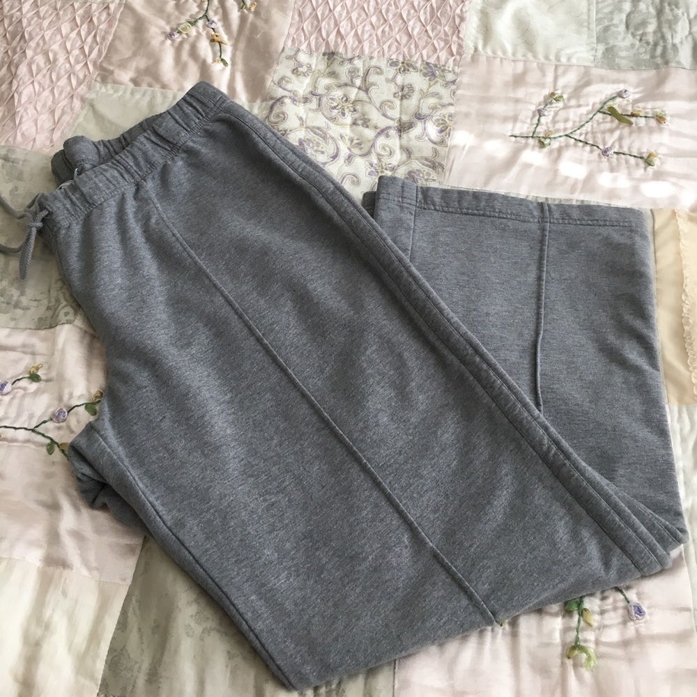 MATERNITY SWEAT PANTS.