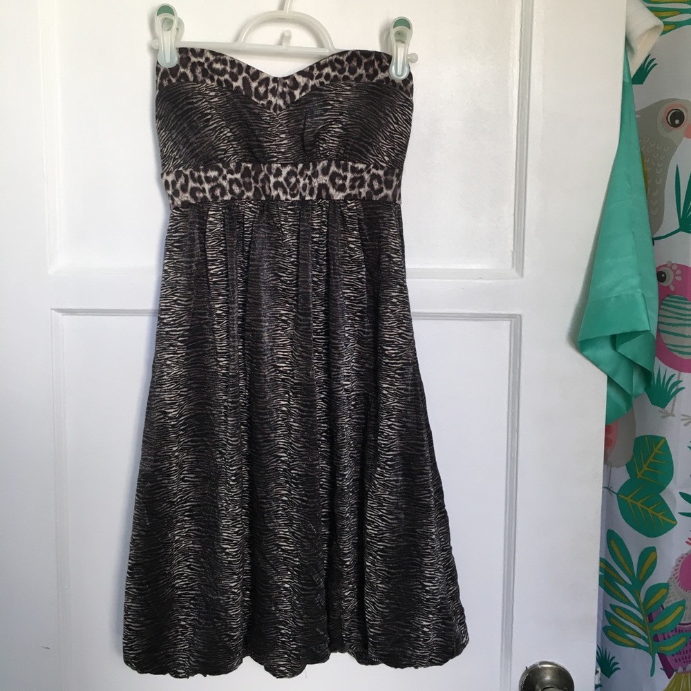 Goodwill May 2026 - 
Strapless animal leopard print bubble mini dress small Y2K