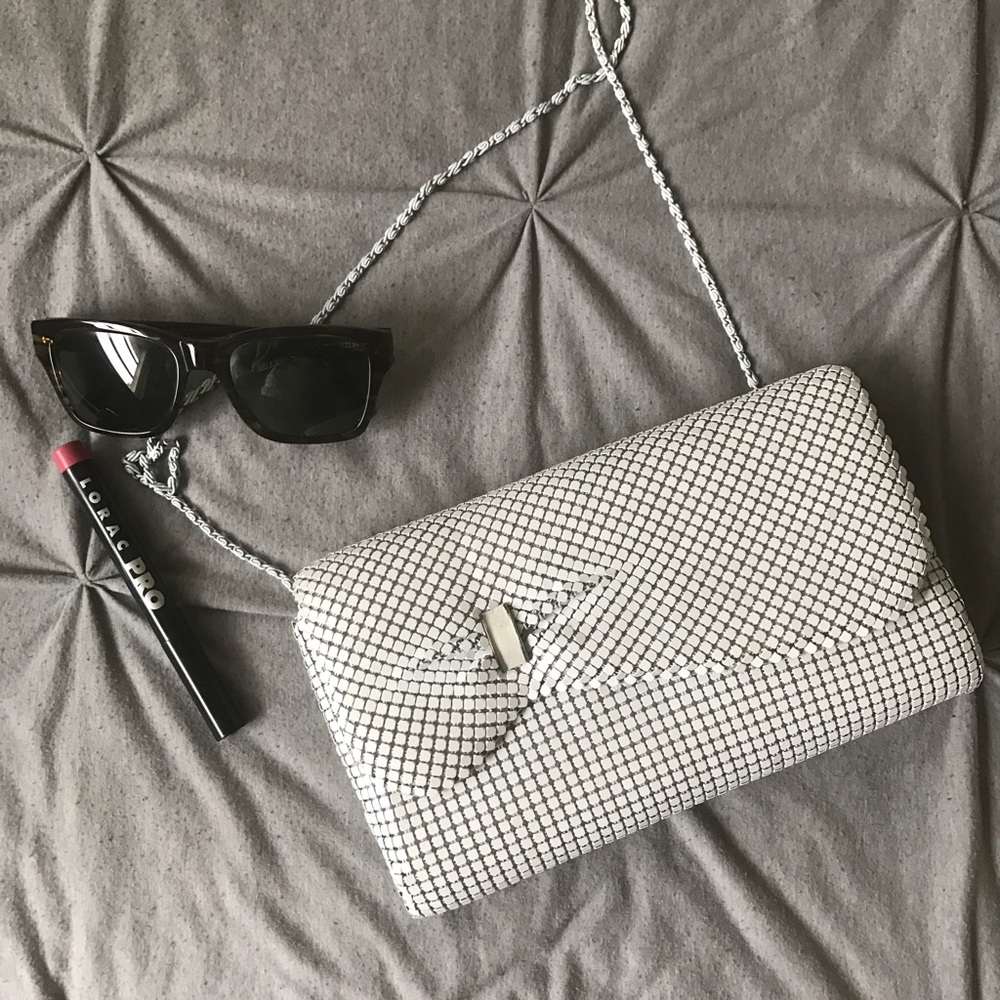 Vintage white crossbody ✨ metal mesh✨