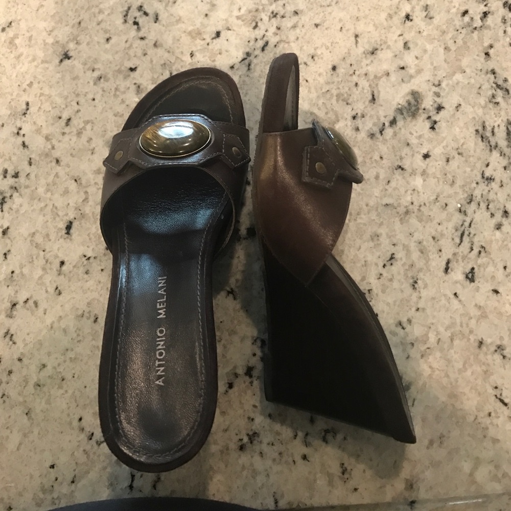 Size 6.5 Antonio Melani wedge shoe