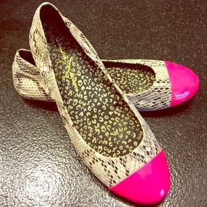 Snake skin/ Hot pink flats!