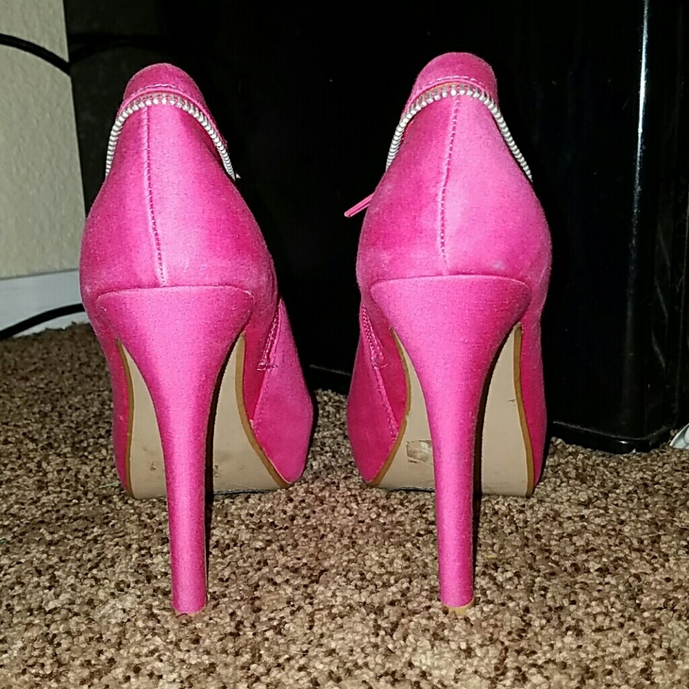 heels - Picture 2 of 3