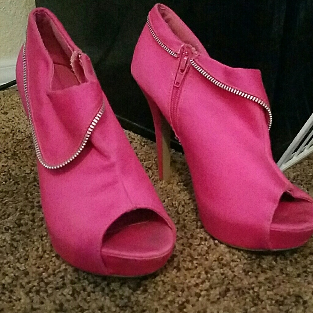 heels - Picture 3 of 3