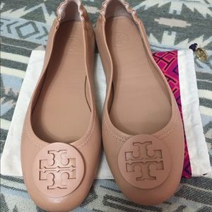 ⚡️⚡️FLASH SALE ⚡️⚡️Tory Burch Nude Minnie  Flats.
