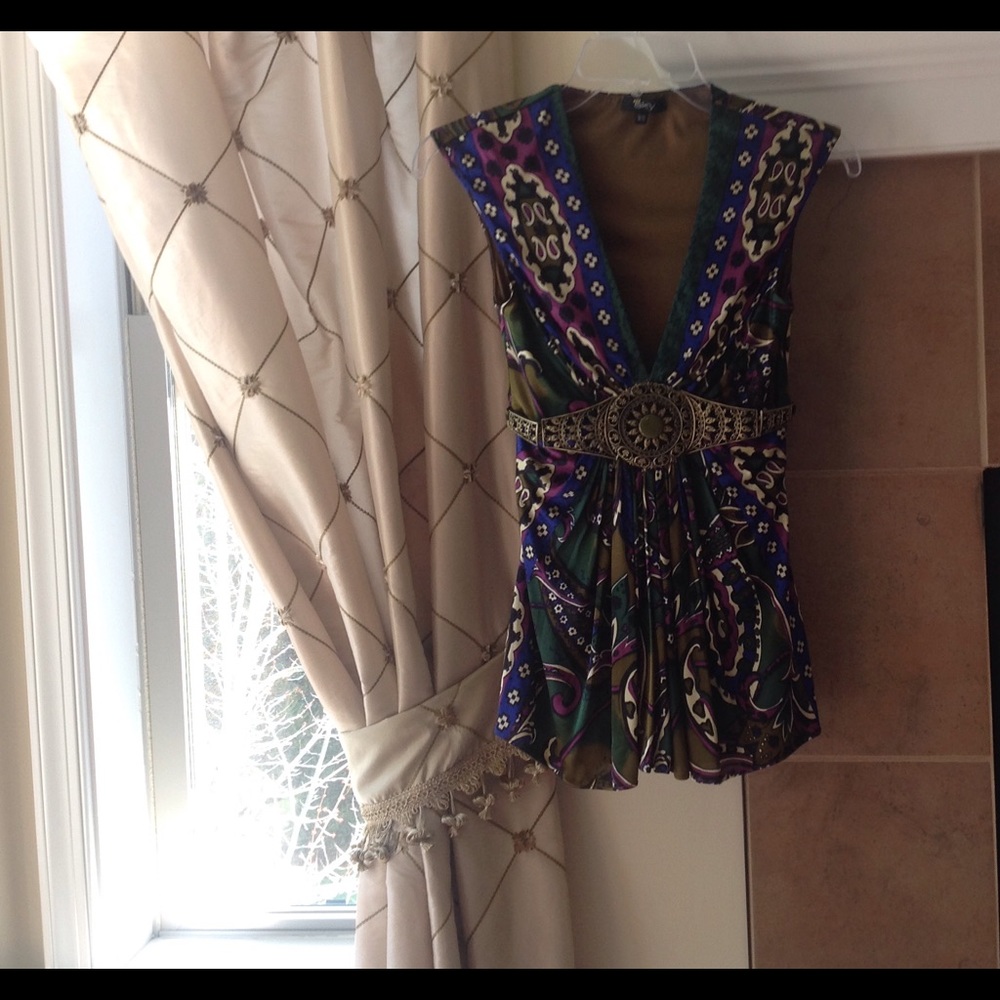 Knit top with ornamental belt