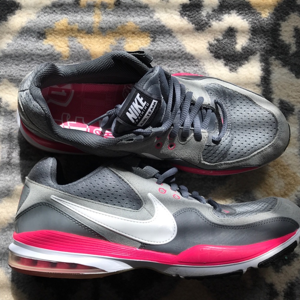 Women's Gray and pink Nike tennis shoes