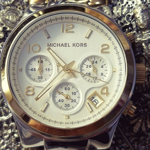 🍃⚘Michael Kors⚘🍃Gold~Silver Chronograph Watch - Picture 8 of 8