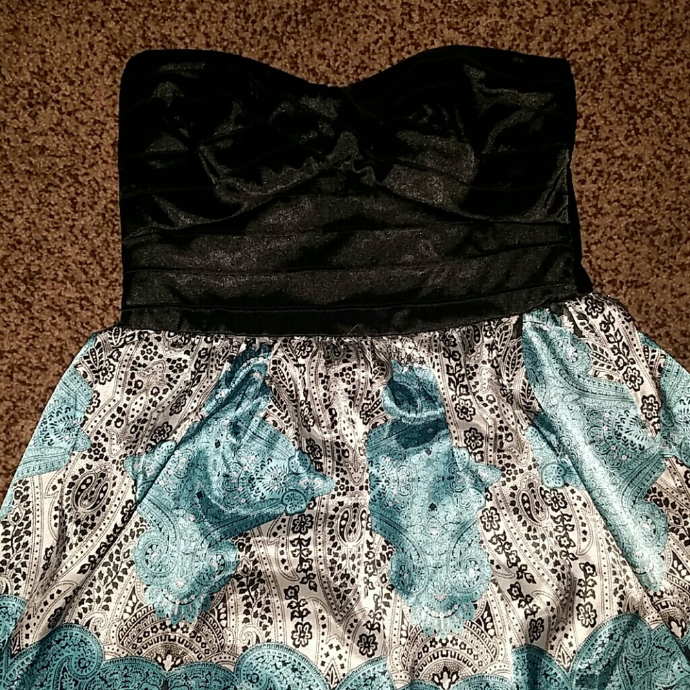dress - Picture 2 of 2