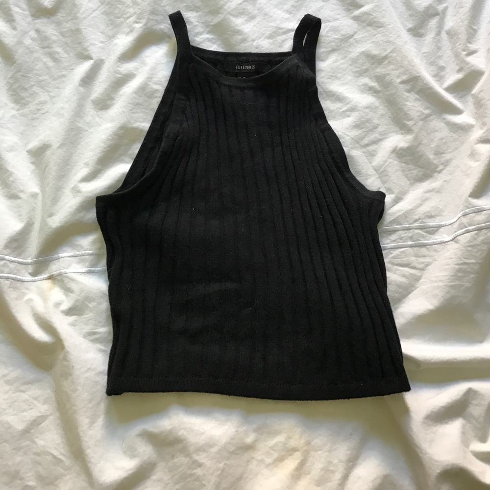 Cropped and ribbed black tank