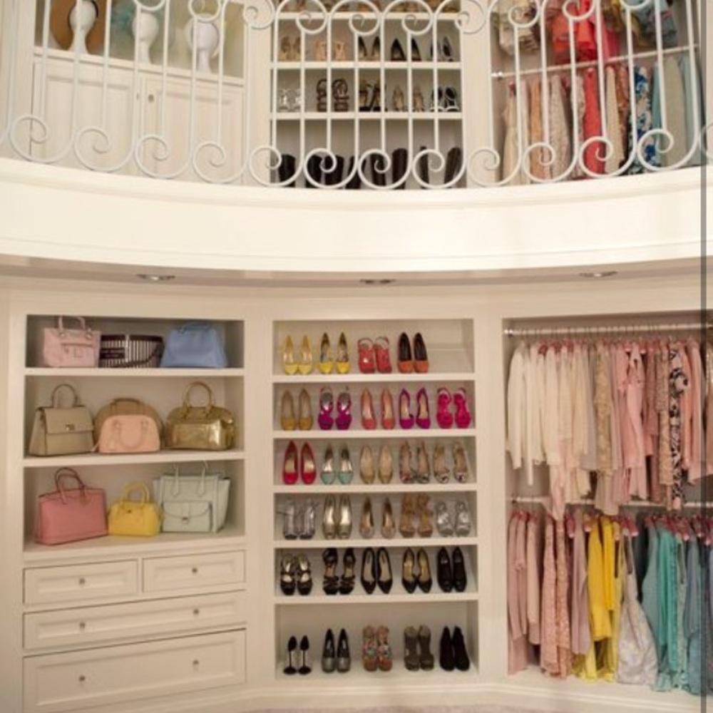 CLOSET CLEANOUT!!'