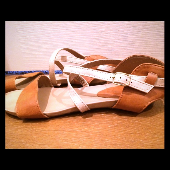 Brown strap sandals - Picture 2 of 3