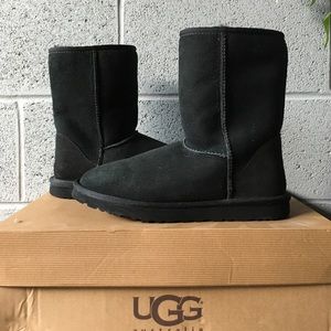 UGG Classic Short Boot