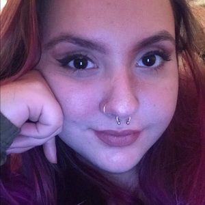 Meet your Posher, Lora